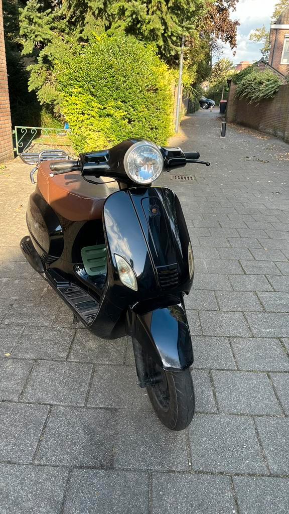 Scooter agm vx50, Fietsen en Brommers, Snorfietsen en Snorscooters, Gebruikt, Piaggio, Benzine, Ophalen