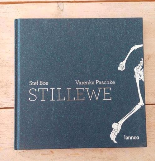 Stef Bos - Stillewe **Gesigneerd exemplaar**, Boeken, Muziek, Zo goed als nieuw, Artiest, Ophalen of Verzenden