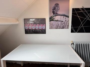 Tafel beschikbaar voor biedingen
