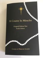 Boek ‘A course in miracles’, Boeken, Verzenden, Zo goed als nieuw, Spiritualiteit algemeen, Overige typen