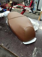 Retro chinese scooter buddyseat zadel nieuw bruin., Fietsen en Brommers, Brommeronderdelen | Scooters, Ophalen of Verzenden, Nieuw