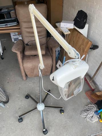 Luxo Loeplamp Magnifique 1X11W op statief beschikbaar voor biedingen