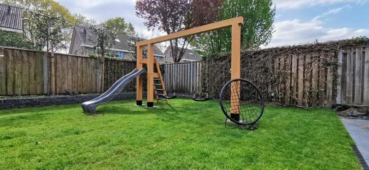 Douglas schommel met glijbaan en veilig grootplateau - nieuw, Kinderen en Baby's, Speelgoed | Buiten | Speeltoestellen, Nieuw