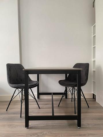 Grey velvet chairs // Grijze fluwelen stoelen beschikbaar voor biedingen