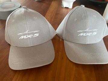 2x Nieuwe MX5 Petten - Grijs & Verstelbaar beschikbaar voor biedingen