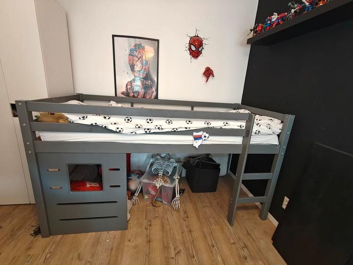 Halfhoogslaper Ties met hutwand. Antraciet, Kinderen en Baby's, Kinderkamer | Stapelbedden en Hoogslapers, Gebruikt, Hoogslaper