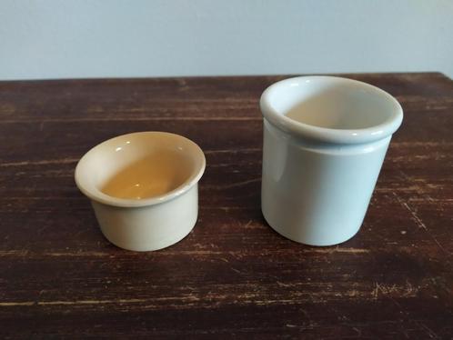 Twee keer oude, brocante zalfpot, o.a. gemerkt Maestricht, Antiek en Kunst, Curiosa en Brocante, Ophalen of Verzenden