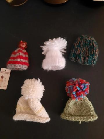 Poppen mutsjes Verschillende mutsjes handgebreid 5 stuks € 5 beschikbaar voor biedingen