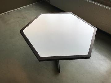 Eettafel design /vintage/70 tiger jaren zeskant beschikbaar voor biedingen
