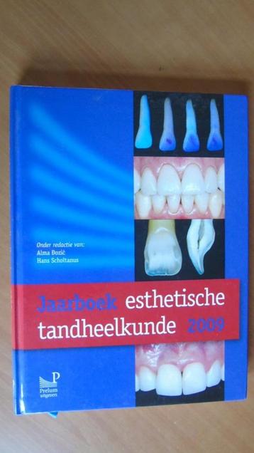Jaarboek esthetische tandheelkunde 2009 beschikbaar voor biedingen