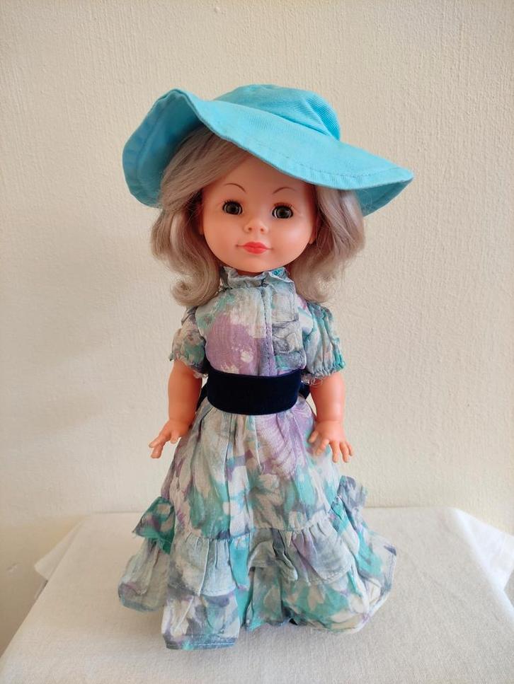 Pop Bella jaren '70/authentiek uit buitenland/met merkteken., Verzamelen, Poppen, Zo goed als nieuw, Pop, Ophalen of Verzenden