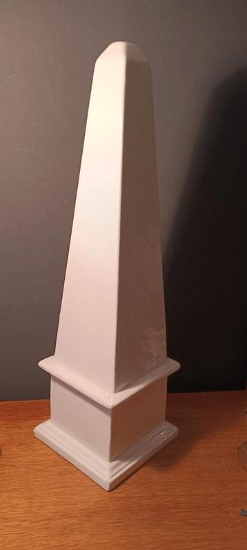 Obelisk uit porcelein,vintage, Spaanse makelij, spiritueel  beschikbaar voor biedingen