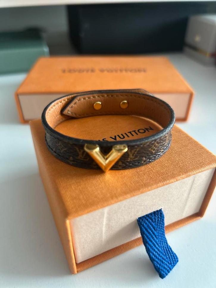 Louis Vuitton Armband V origineel, Sieraden, Tassen en Uiterlijk, Armbanden, Zo goed als nieuw, Leer, Bruin, Ophalen