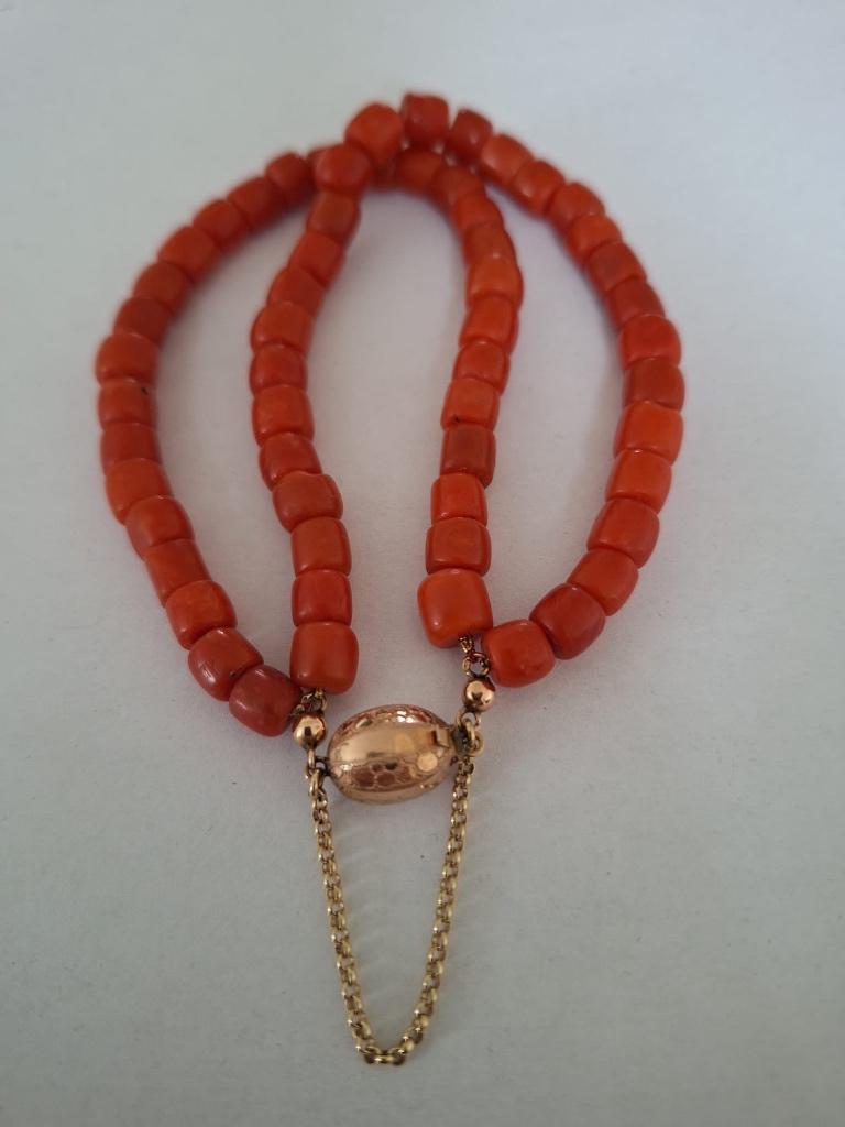 Antiek dubbel rijig Bloedkoralen Armband, Sieraden, Tassen en Uiterlijk, Antieke sieraden, Verzenden, Overige materialen, Armband