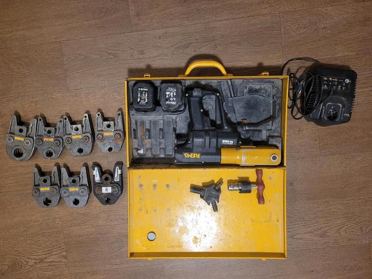 Accu persmachine Rems met 7 persbekken,  2 accu's en lader, Doe-het-zelf en Verbouw, Overige Doe-het-zelf en Verbouw, Ophalen of Verzenden