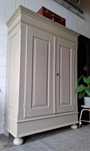 Vintage/Brocante zandkleur kloosterkast, Landelijke kast beschikbaar voor biedingen