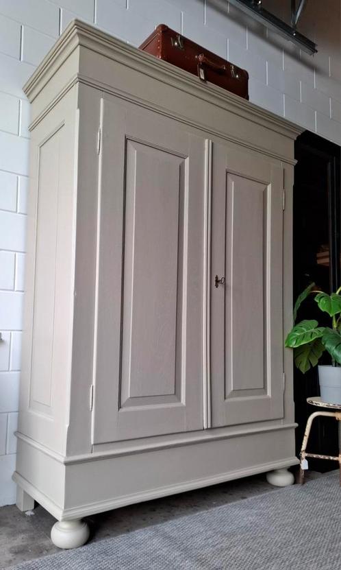 Vintage/Brocante zandkleur kloosterkast, Landelijke kast, Huis en Inrichting, Kasten | Kledingkasten, Zo goed als nieuw, 200 cm of meer