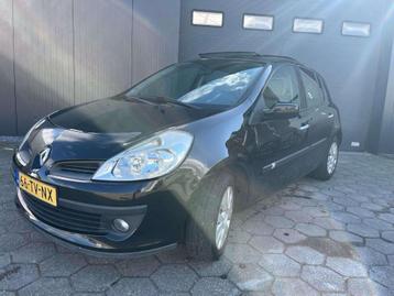 Renault Clio 1.6 16V 82KW 5-DRS 2007 Zwart airco pano trekha beschikbaar voor biedingen