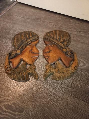 Houtsnijwerk Afrikaanse hoofden beschikbaar voor biedingen