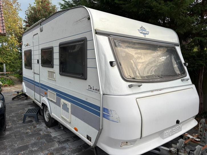 Hobby 450 Uf de luxe, gebruikerssporen., Caravans en Kamperen, Caravans, Particulier, tot en met 4, 1250 - 1500 kg, Rondzit, Hobby