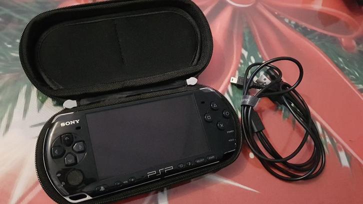Sony PSP 3004 – Nieuwstaat – Volledig Werkend, Spelcomputers en Games, Spelcomputers | Sony PSP, Zo goed als nieuw, PSP 3000, Zwart