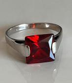 Zilveren ring met Granaat/ Robijn?, Sieraden, Tassen en Uiterlijk, Antieke sieraden, Ophalen of Verzenden, Zilver, Ring