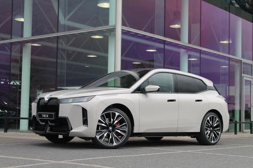 BMW iX xDrive60 M Sport / Panoramadak Sky Lounge / Trekhaak, Auto's, BMW, Te koop, iX, 4x4, Airconditioning, Bochtverlichting