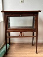 Antiek theekastje, Ophalen