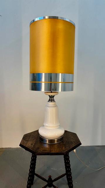 Vintage Tafellamp Wit Keramiek Space Age beschikbaar voor biedingen