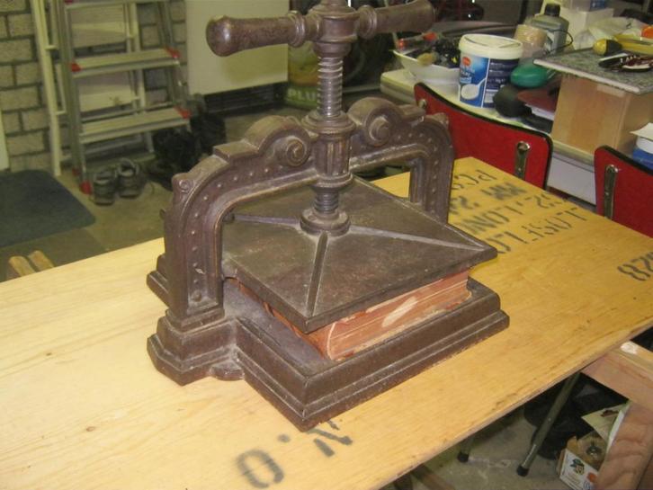 Antieke gietijzer boekenpers  1874, Antiek en Kunst, Antiek | Gereedschap en Instrumenten, Ophalen