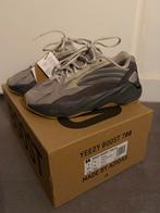 Yeezy boots 700, Adidas, Nieuw, Ophalen of Verzenden, Sneakers of Gympen