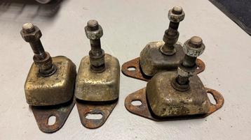 Motorsteunset  4 stuks  stelstift M16 (waren van Volvo Penta beschikbaar voor biedingen