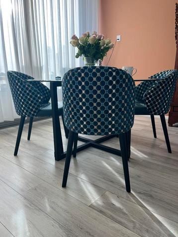 4 luxe eetkamer stoelen met houten onderstel beschikbaar voor biedingen