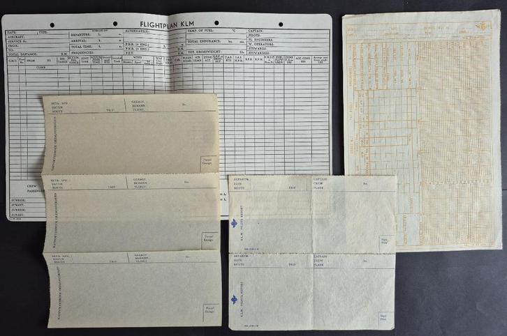 4 KLM vluchtpapieren uit de jaren 40 (K1139), Verzamelen, Luchtvaart en Vliegtuigspotten, Gebruikt, Kaart, Foto of Prent, Ophalen of Verzenden