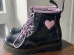 Dr. Martens zwart met paarse hartje kinderschoenen, Kinderen en Baby's, Kinderkleding | Schoenen en Sokken, Dr Martens, Gebruikt