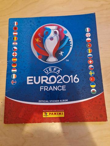 Diverse voetbalverzamelboekjes beschikbaar voor biedingen