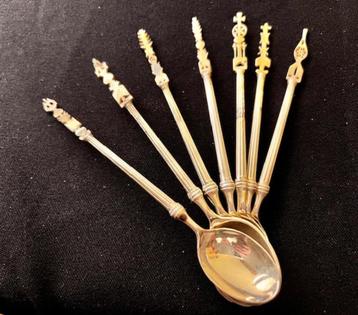 Zes verzilverde lepeltjes beschikbaar voor biedingen