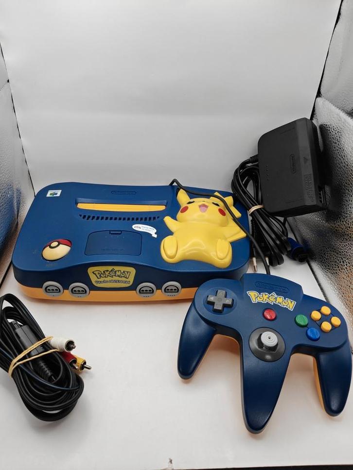N64 Pikachu Pokemon edition, Spelcomputers en Games, Spelcomputers | Nintendo 64, Zo goed als nieuw, Met 1 controller, Ophalen of Verzenden