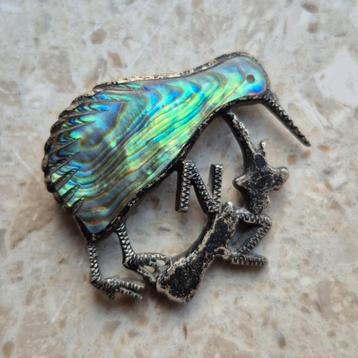 Zilveren Broche met Parelmoer Kiwi beschikbaar voor biedingen