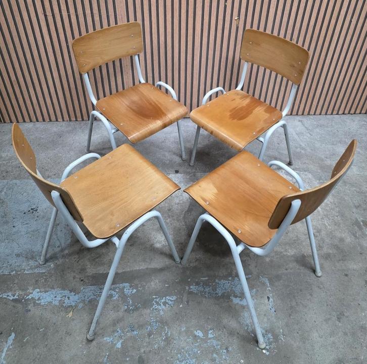 10 x Vintage schoolstoelen houten cafe horeca stoelen retro, Huis en Inrichting, Stoelen, Zo goed als nieuw, Vijf, Zes of meer stoelen