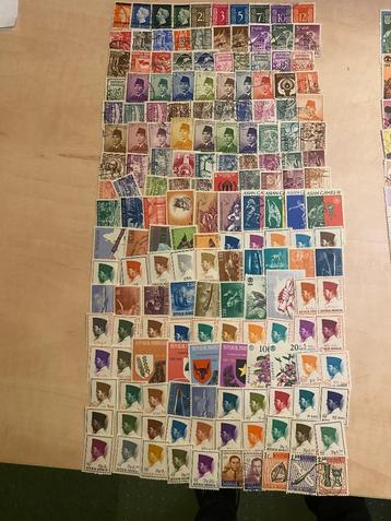 Verzameling 280 verschillende postzegels Indonesie beschikbaar voor biedingen