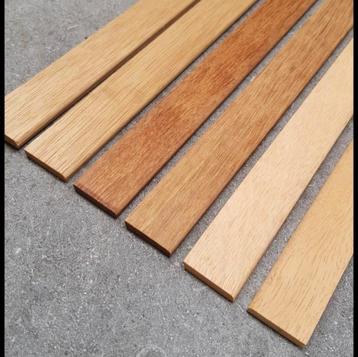 MASSIEF HOUTEN LIGGENDE PLINTEN IN DIVERSE HOUTSOORTEN. beschikbaar voor biedingen