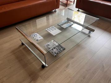 Glazen tafel  beschikbaar voor biedingen