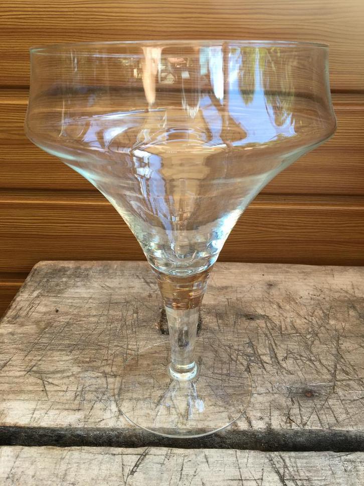 Hele mooie glazen bokaal €10. Leuk voor kerstdecoratie, Huis en Inrichting, Woonaccessoires | Vazen, Zo goed als nieuw, Overige kleuren