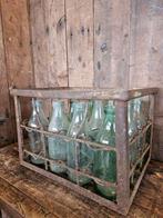 oud krat met flessen ``WOONWINKEL RUSTIEK``, Antiek en Kunst, Ophalen of Verzenden