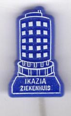 IKAZIA ziekenhuis Rotterdam plastic speldje ( D_422 ), Verzamelen, Speldjes, Pins en Buttons, Verzenden, Zo goed als nieuw, Stad of Land