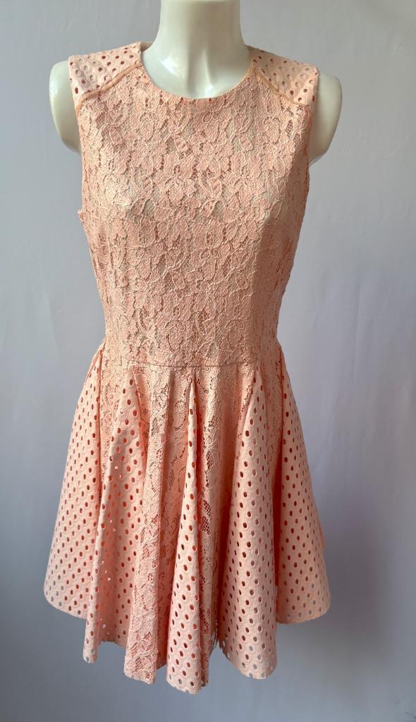 MSGM Roze kant jurk  Maat IT 44 - EU 38, Kleding | Dames, Jurken, Zo goed als nieuw, Maat 38/40 (M), Roze, Knielengte, Ophalen of Verzenden