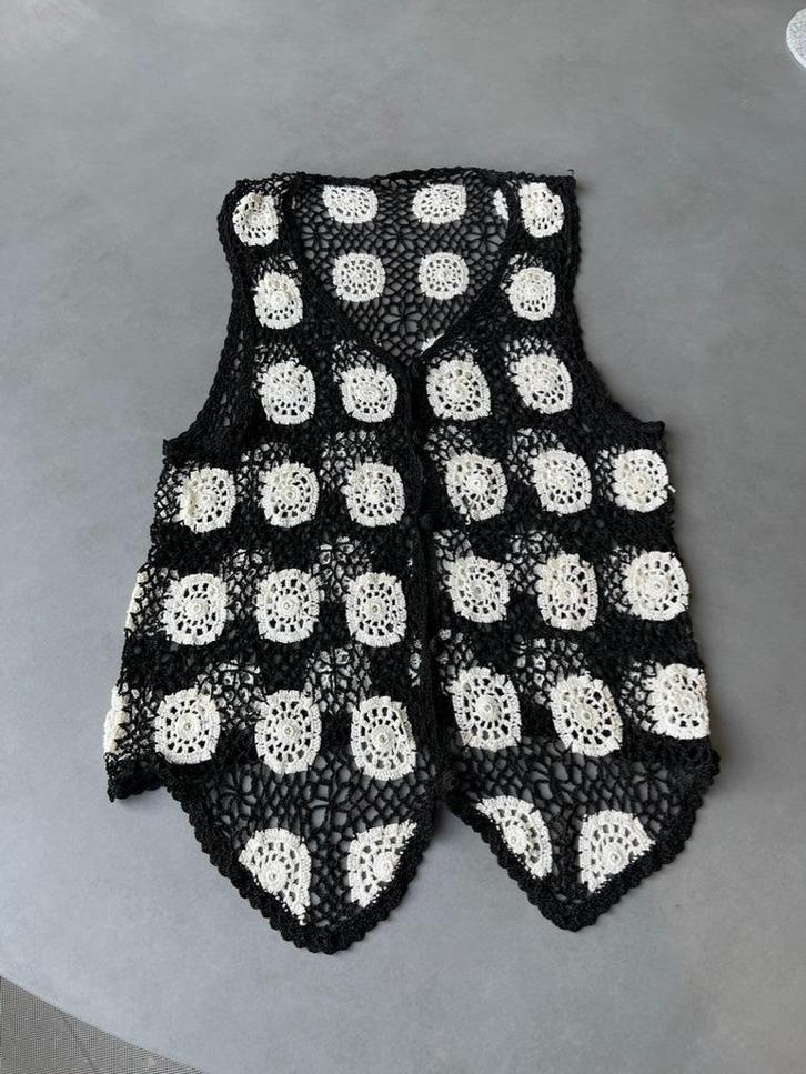 Zwart/wit gehaakt gilet/vestje, maat M, Kleding | Dames, Truien en Vesten, Zo goed als nieuw, Maat 38/40 (M), Zwart, Verzenden