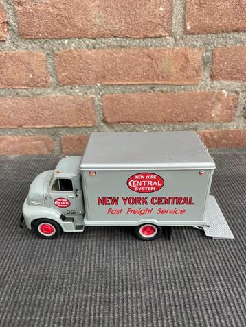 1:34 FIRST GEAR GMC ‘NEW YORK SERVICE’ beschikbaar voor biedingen