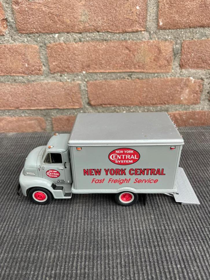1:34 FIRST GEAR GMC ‘NEW YORK SERVICE’, Hobby en Vrije tijd, Modelauto's | Overige schalen, Zo goed als nieuw, Ophalen of Verzenden